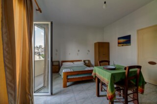 The bedroom of room 4 of Kamilari apartments